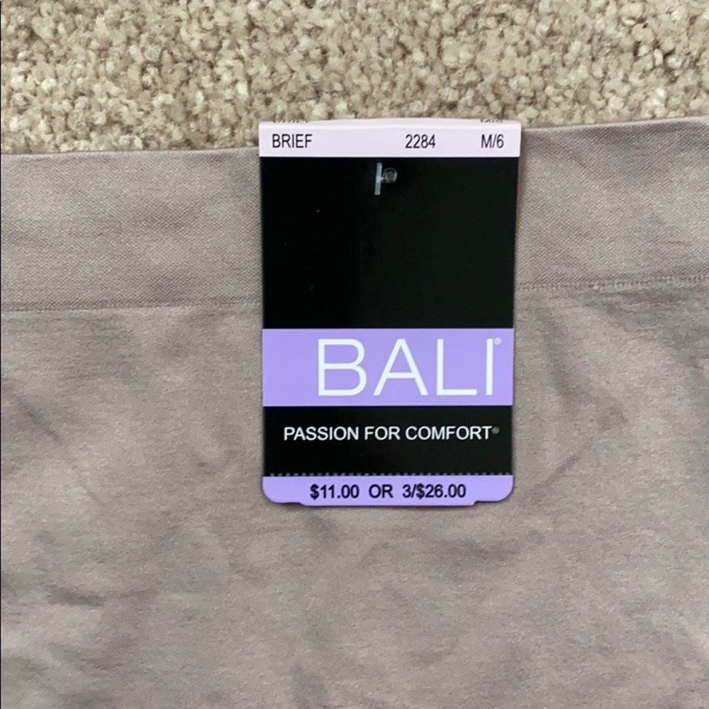 3/$15 ๐ NWT Bali nude panty - Picture 4 of 4